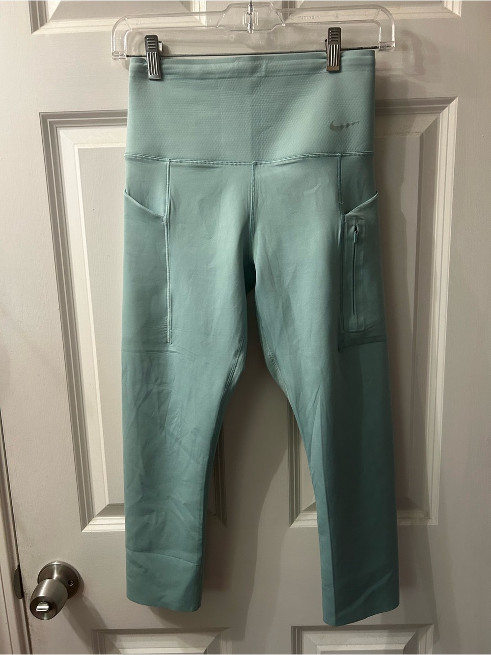 Nike Go Dri-Fit Seafoam Capri High-Waist Leggings w/side, waist and zip pockets